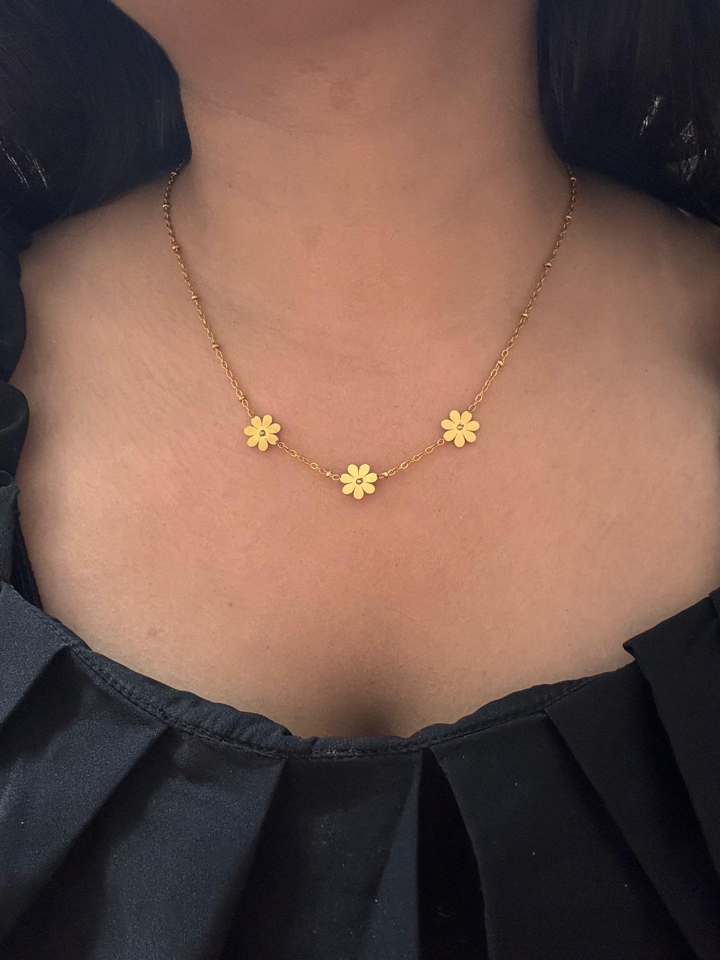 Daisy Dainty Flower Pendant