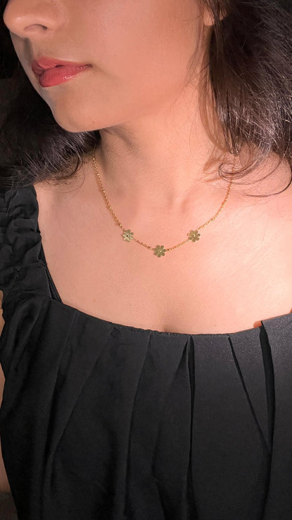 Daisy Dainty Flower Pendant